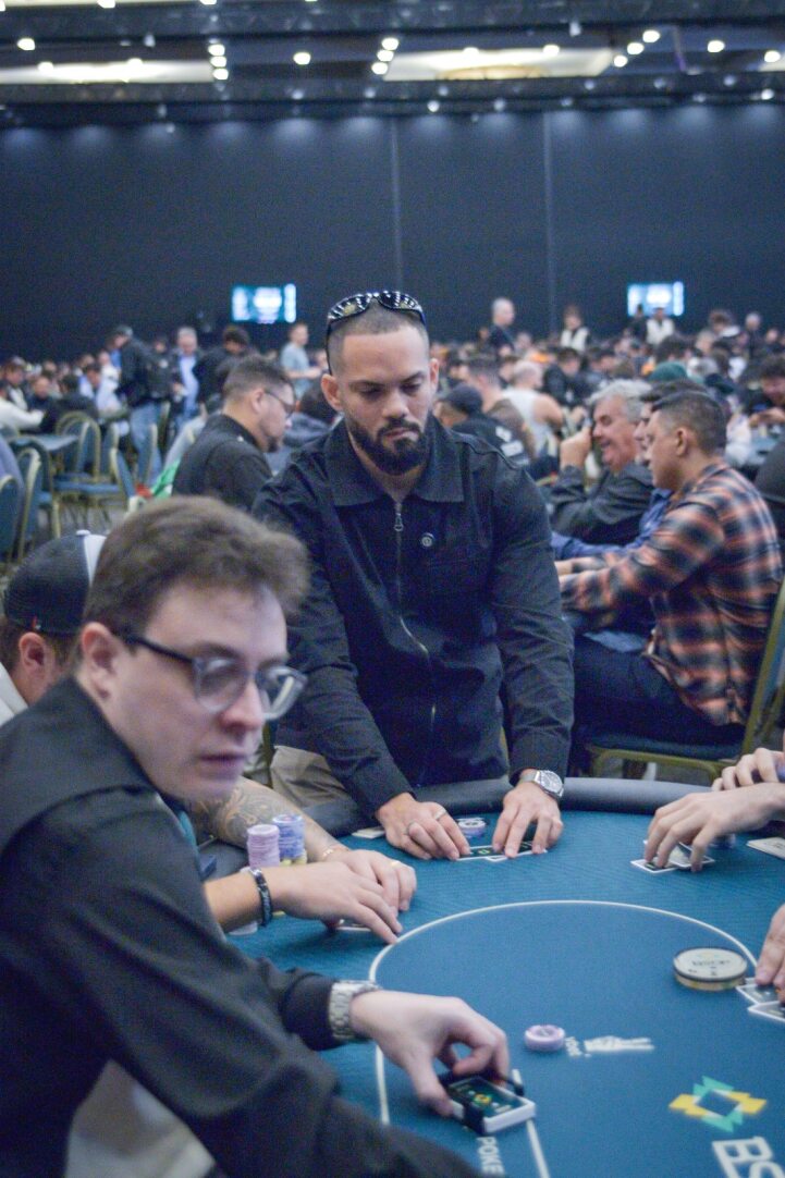 Johnny em mesa de poker